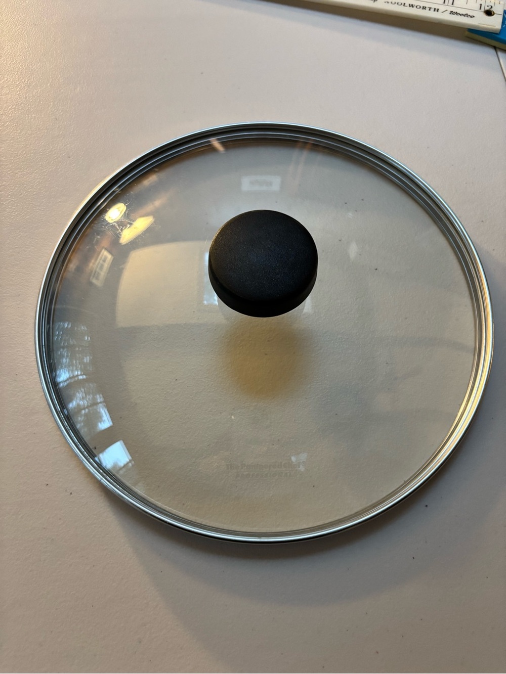 The Pampered Chef Replacment Lid 9 inches inside